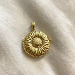 Solid 14K Gold Sunflower Locket Pendant 7.60 Grams
